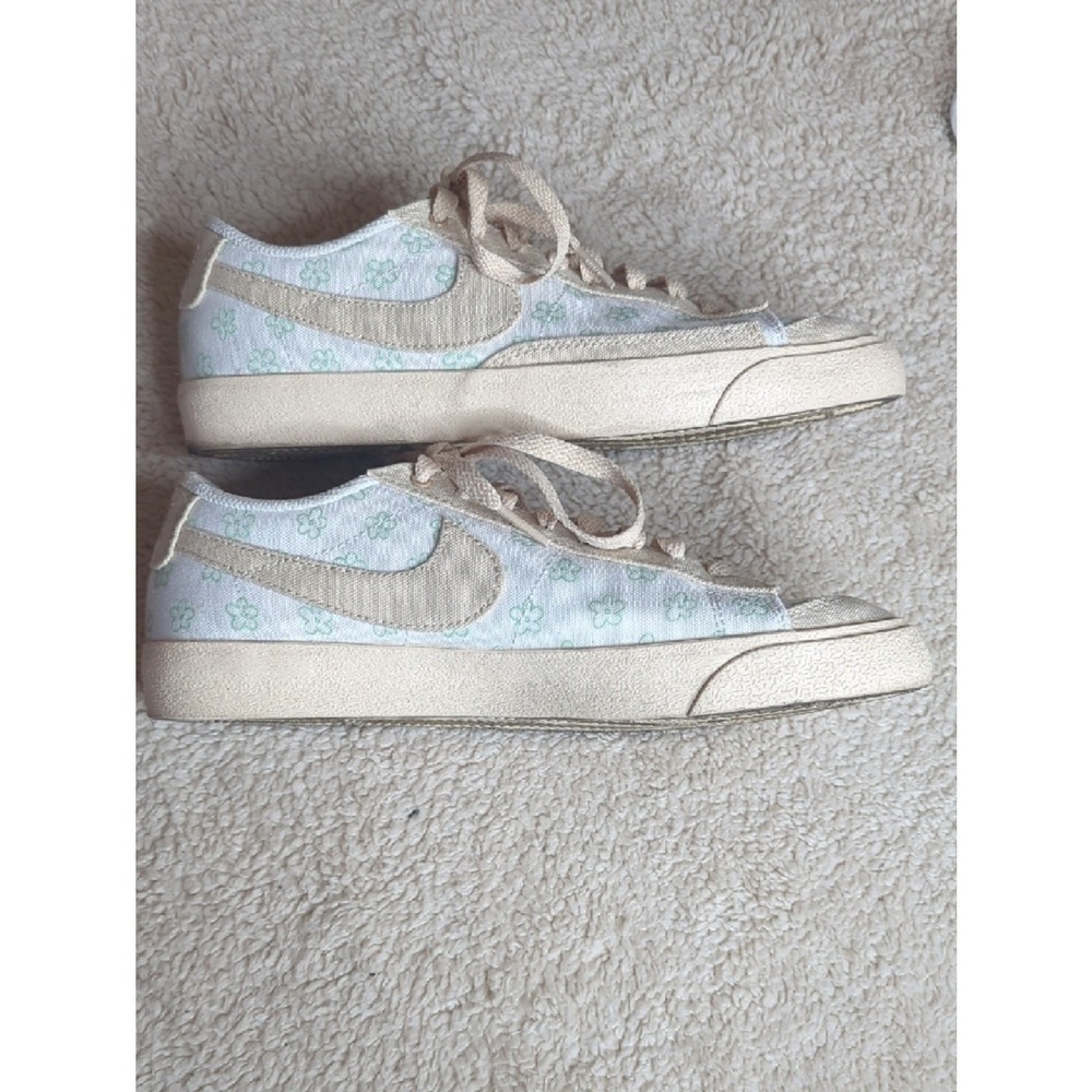 Nike Women's Beige‎ Canvas Sneakers with Mint Floral Accents - Picture 5 of 9